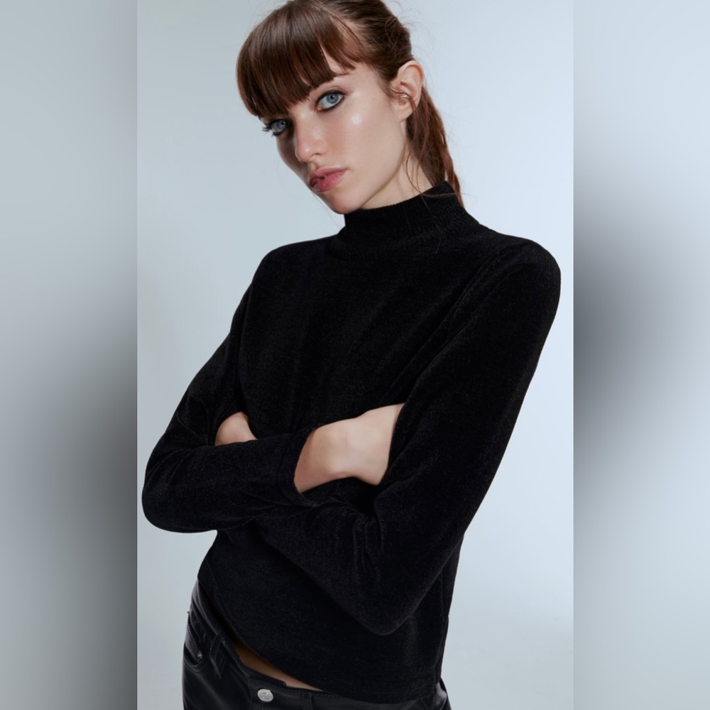 NEW ZARA Black MOCK NECK SWEATER LONG SLEEVE Velour Long Sleeve Size M